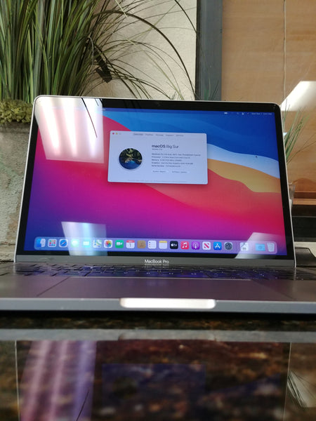 2017 Macbook Pro 13 intel i5, 8gb ram 256gb SSD, grey silver